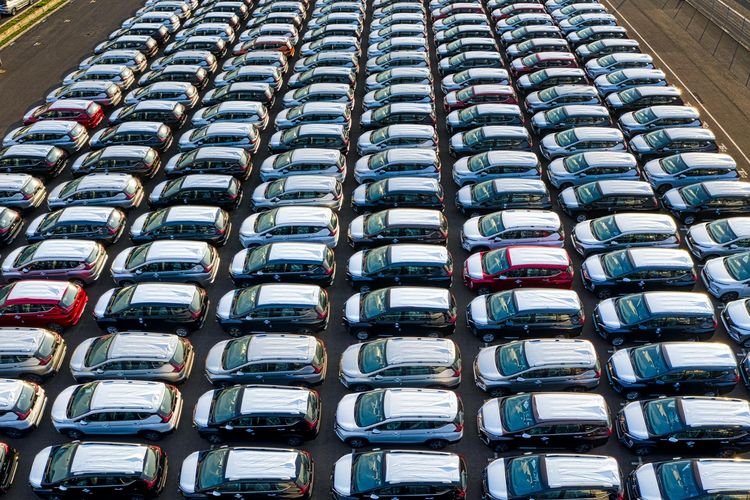 Ilustrasi produksi mobil.