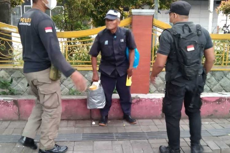 Satpol PP Kota Semarang melakukan razia manusia karung jelang lebaran