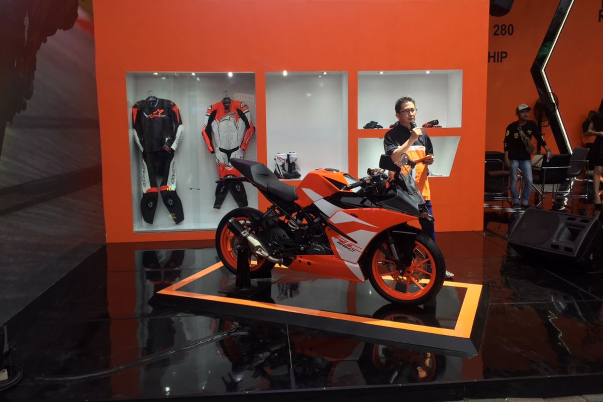 KTM RC 250 dengan Knalpot Samping