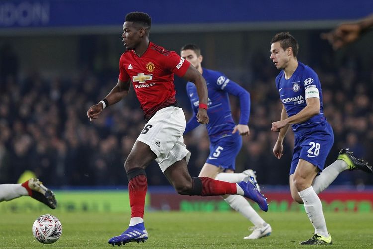 Gelandang Manchester United, Paul Pogba, dalam laga kontra Chelsea di Piala FA, 18 Februari 2019.