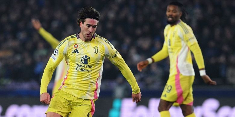 Dusan Vlahovic kala beraksi dalam laga Liga Champions 2024-2025 antara Club Brugge vs Juventus di Stadion Jan Breydel di Bruges, pada 21 Januari 2025. (Photo by NICOLAS TUCAT / AFP)