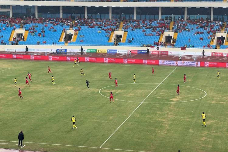 Suasana laga timnas U23 Indonesia vs Malaysia dalam laga perebutan medali perunggu sepak bola SEA Games 2021 di Stadion My Dinh, Hanoi, Vietnam, Minggu (22/5/2022).