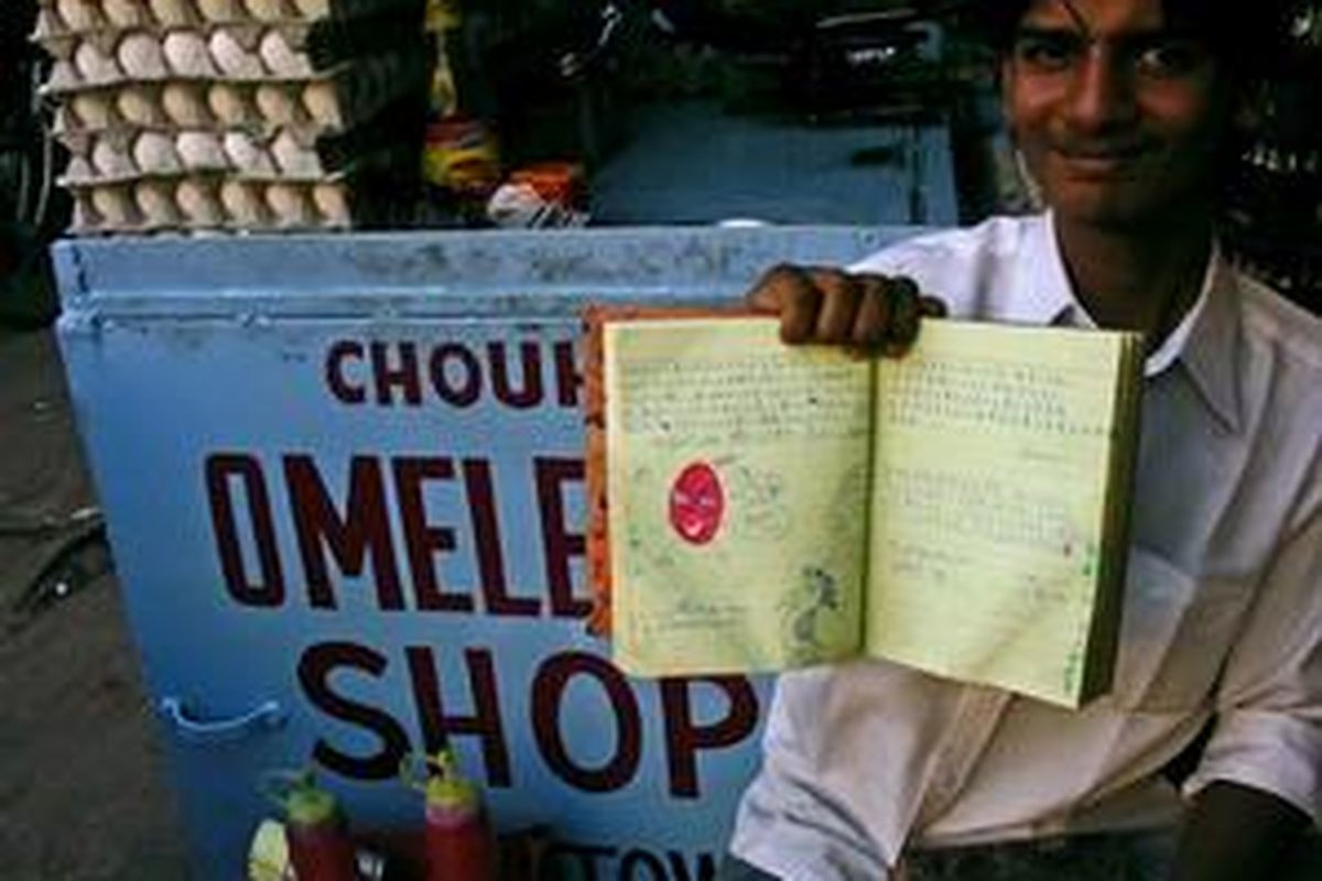 Buku testimonial adalah senjata ampuh warung-warung omelet untuk menarik pelanggan. 