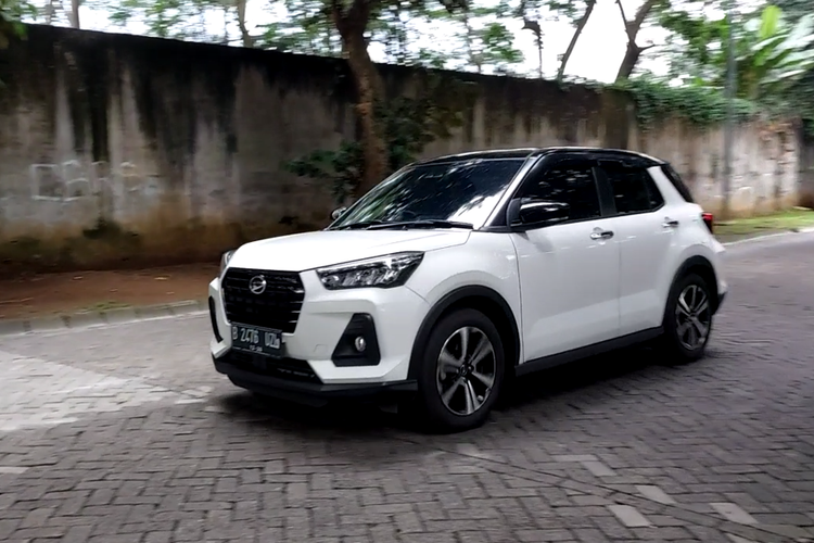 test drive Daihatsu Rocky 1.0 Turbo CVT ASA