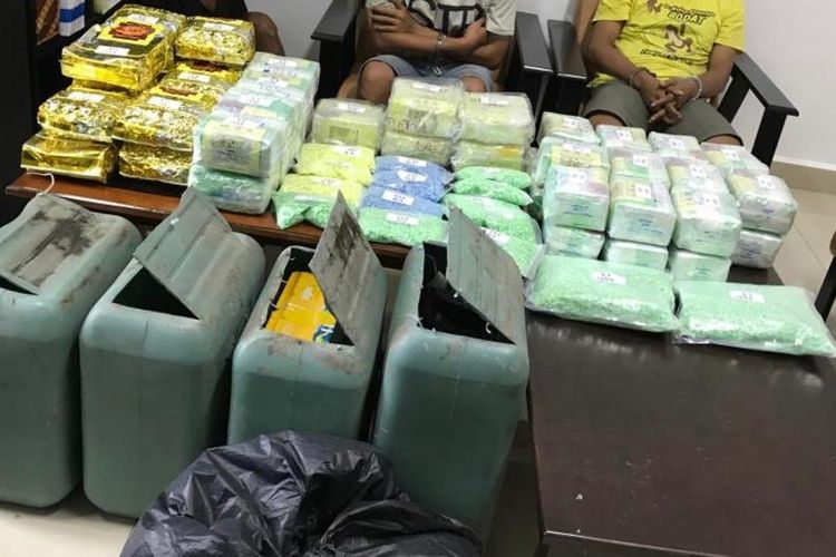 Barang bukti 50 kilogram sabu dan 23 ribu butir ekstasi diamankan petugas BNN dari empat tersangka 