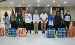 Kepala BPH Migas Bagikan Paket Lebaran Kepada 250 Pegawai Non-PNS 