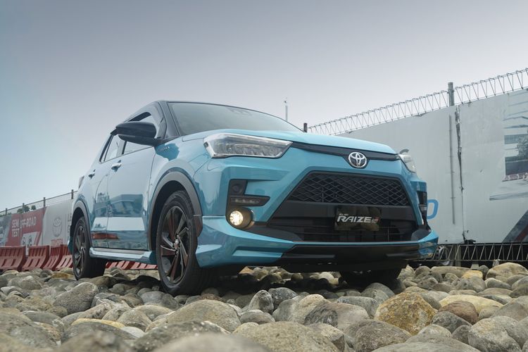 Toyota Raize GR. Varian teratas SUV Kompak dengan fitur keselamatan lengkap Toyota Safety Sense