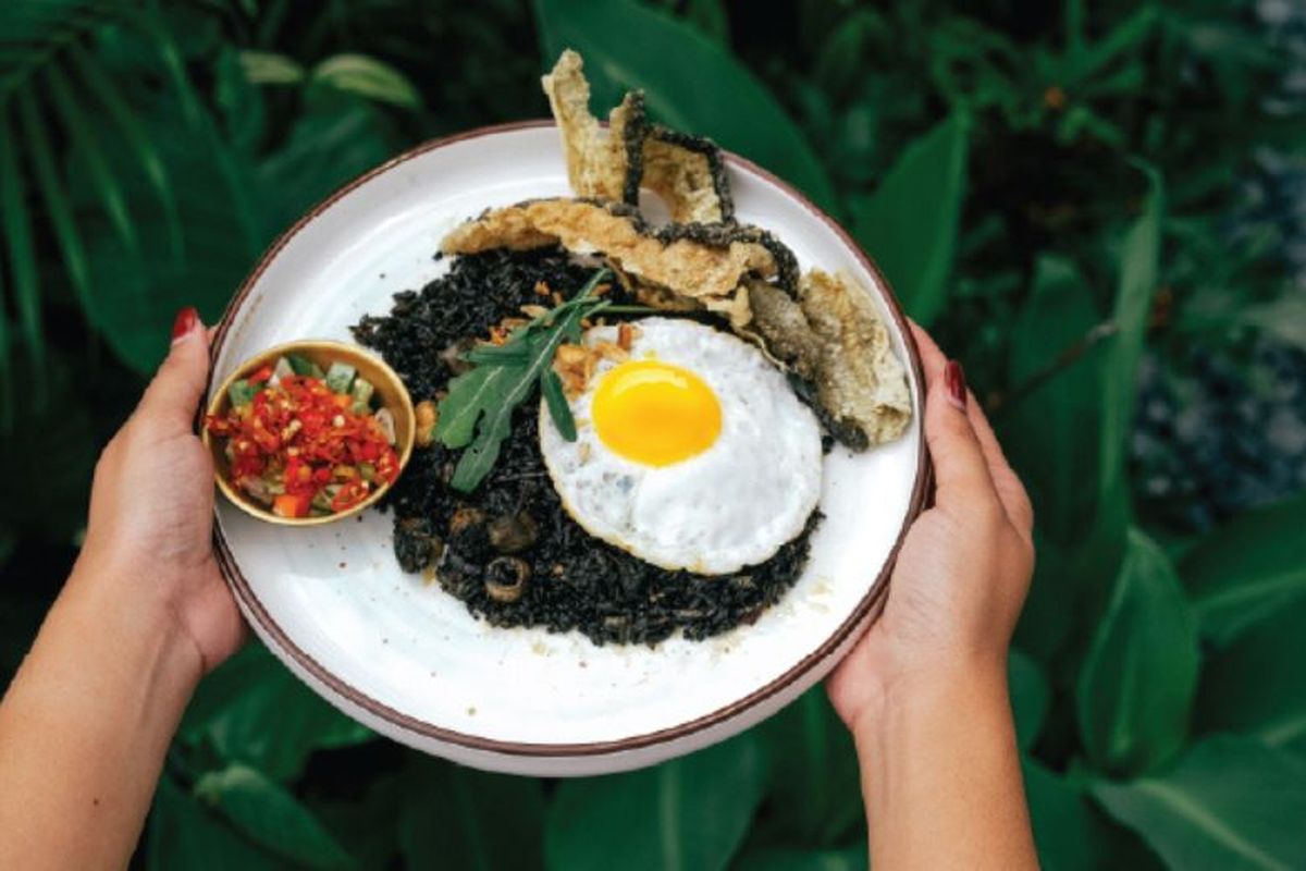 Nasi Goreng Hitam Cumi. 