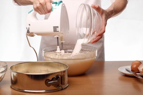 7 Alat Bikin Kue untuk Baker Pemula, Kocokan Manual sampai Timbangan