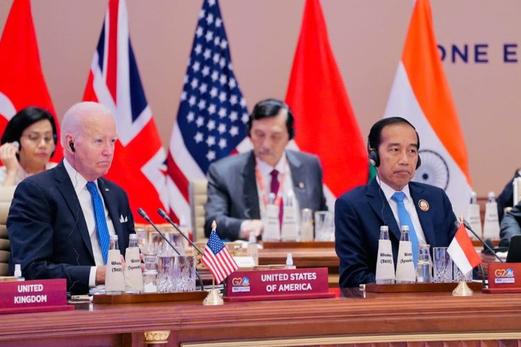 Presiden Joko Widodo dan Presiden Amerika Serikat Joe Biden saat menghadiri sesi pertama KTT G20 di New Delhi, India, Senin (9/9/2023).