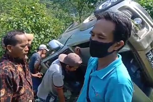 Berencana Menuju ke Pantai, Mobil Berisi Wisatawan Asal Lampung Terjun ke Jurang