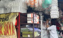 'Babak Belur' UMKM, Terpukul Lonjakan Harga Plastik