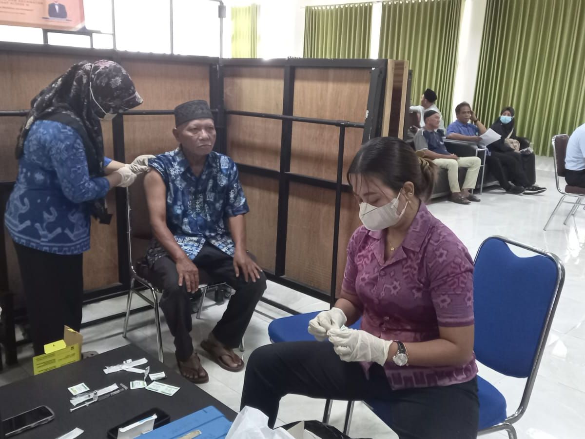 Persiapan Akhir Jelang Keberangkatan, 109 Calon Jemaah Haji Buleleng Jalani  Vaksinasi Meningitis dan Polio