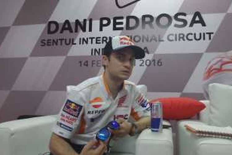 Pebalap Repsol Honda, Dani Pedrosa, berbicara dalam wawancara eksklusif dengan KOMPAS.com di Sirkuit Sentul, Bogor, Jawa Barat, Minggu (14/2/2016).
