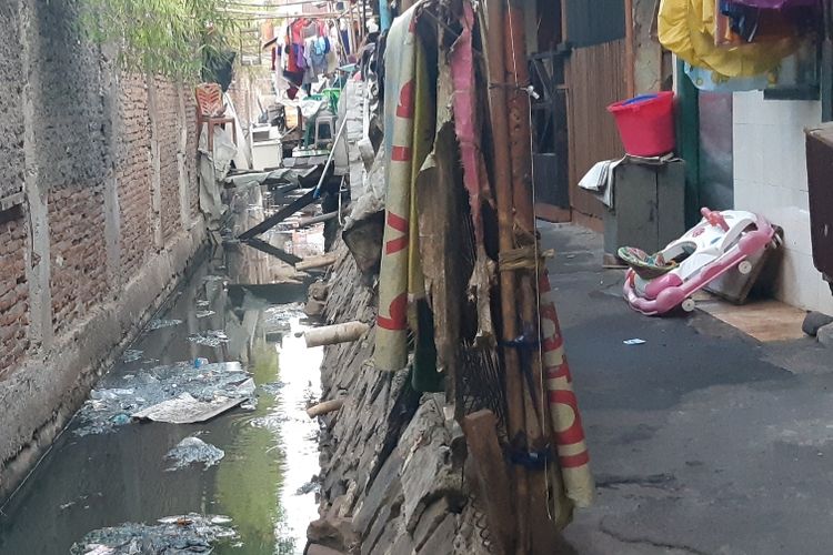 Situasi kali di Gang Sekretaris, kawasan Tanjung Duren Utara, Grogol Petamburan, Jakarta Barat, Kamis (3/10/2019)