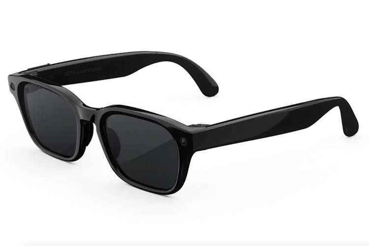 Selain lewat merek Ray-Ban dan Oakley, Meta juga menjual kacamata pintar dengan mereknya sendiri, Meta Glasses. Pada Connect 2026, Meta memperkenalkan edisi Adventurer dengan bingkai hitam dan lensa abu-abu.