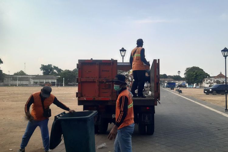Sampah Usai Acara Haul Solo Capai 40 Ton, Diangkut ke TPA Putri Cempo Tanpa Dipilah