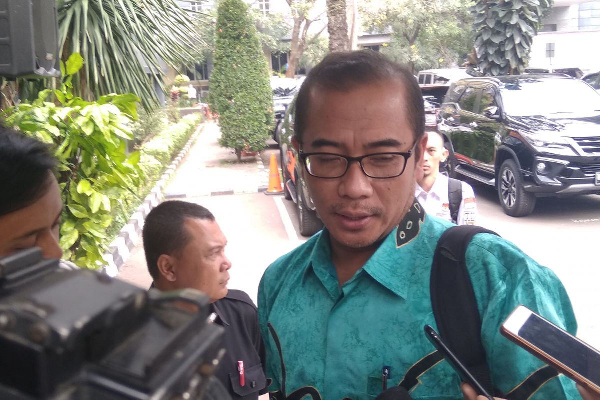 Komisioner Komisi Pemilihan Umum (KPU) RI Hasyim Asyari, datang jalani pemeriksaan di Polda Metro Jaya, Kamis (31/5/2018)