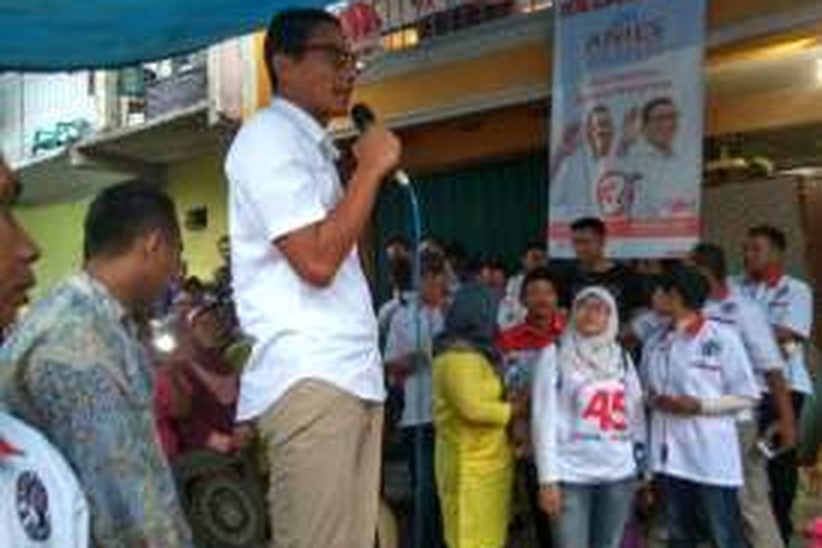 Calon wakil gubernur DKI Jakarta Sandiaga Uno kampanye di Kampung Rawa Indah di Kelapa Gading, Jakarta Utara, Rabu (9/11/2016). 