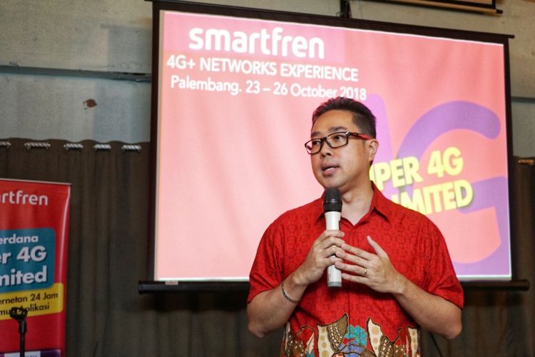 Chief Brand Officer Smartfren, Roberto Saputra.