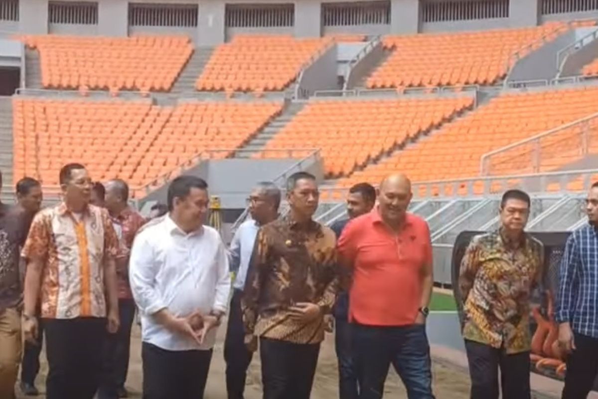 Pj Gubernur DKI Jakarta Heru Budi Hartono meninjau kesiapan Jakarta International Stadium (JIS) menjelang Piala Dunia U-17 2023, Kamis (19/10/2023).
