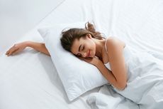 Benarkah Tidur di Atas Sarung Bantal Sutra Buat Rambut Lebih Baik?