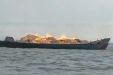 Kapal Pengangkut Arang Bakkau dan Tepung Sagu Tujuan Malaysia Terbakar di Perairan Riau, 6 Orang Selamat, 2 Hilang