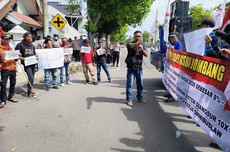 Di Surabaya, Ratusan Siswa Sekolah Rakyat Doakan Korban Bencana Sumatera