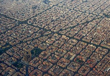 Mengapa Desain Kota Barcelona Berbentuk Kotak-kotak?