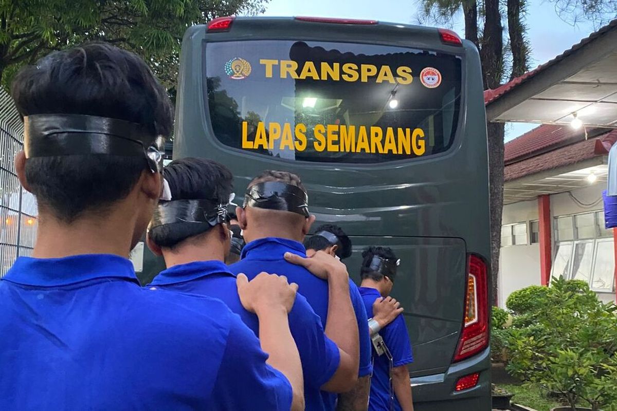Overkapasitas, 14 Tahanan Lapas Semarang Dipindahkan ke Nusakambangan