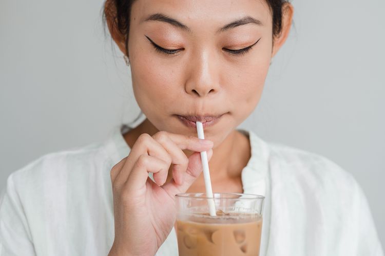 Ilustrasi Minum Es Kopi