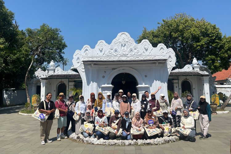 Cerita Heritage Hunter, Meningkatkan Literasi Sejarah dengan Mengelilingi Kota Cirebon