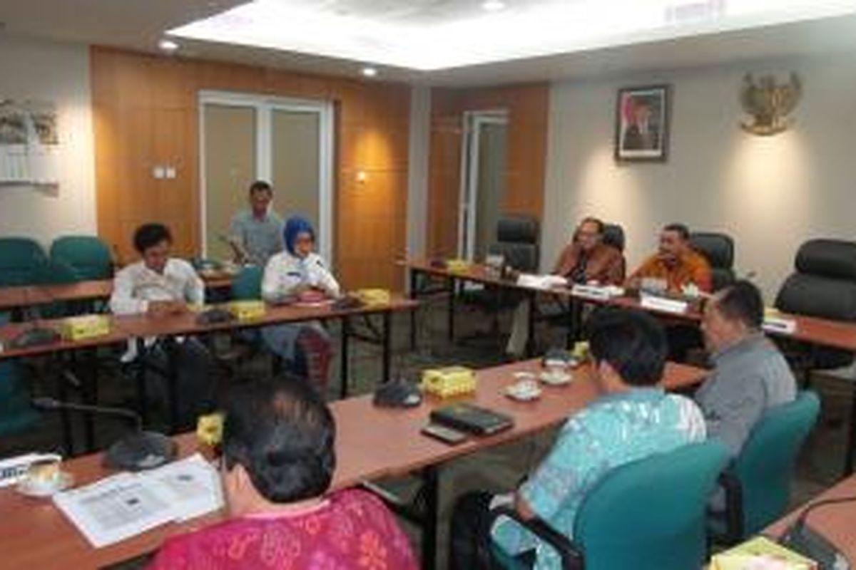 Rapat hak angket yang digelar di Gedung DPRD DKI, Jumat (13/3/2015). Rapat digelar dalam rangka mendengarkan keterangan Deputi Gubernur DKI bidang Pariwisata Sylviana Murni, terkait kapasitas Veronica Tan dan Harry Basuki dalam sebuah rapat di Balai Kota DKI Jakarta.