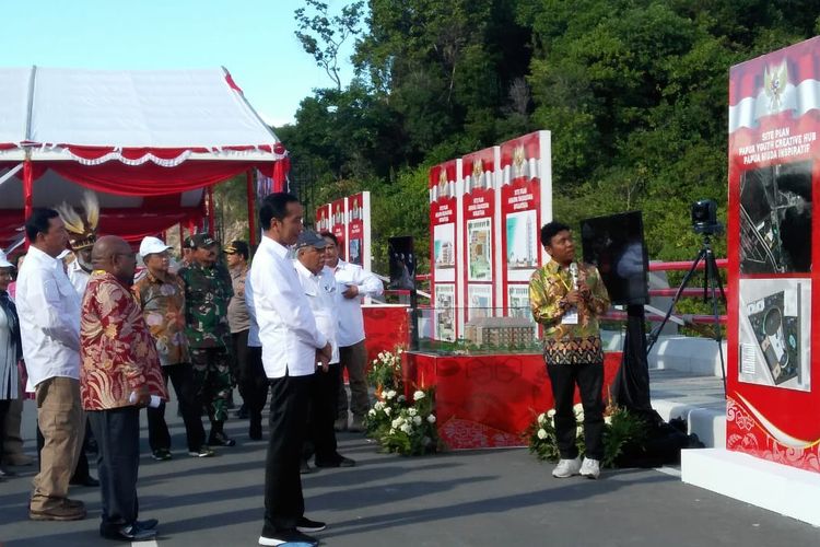 Presiden Joko Widodo mencanangkan pembwngunan Istana Kepresidenan, dan Papua Creative Hub di Jayapura, Papua, Senin (28/10/2019)