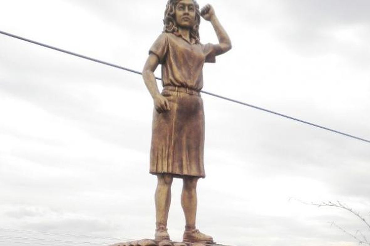 Monumen Pahlawan Buruh Marsinah yang ada di Desa Nglundo, Kecamatan Sukomoro, Kabupaten Nganjuk, Jawa Timur. 