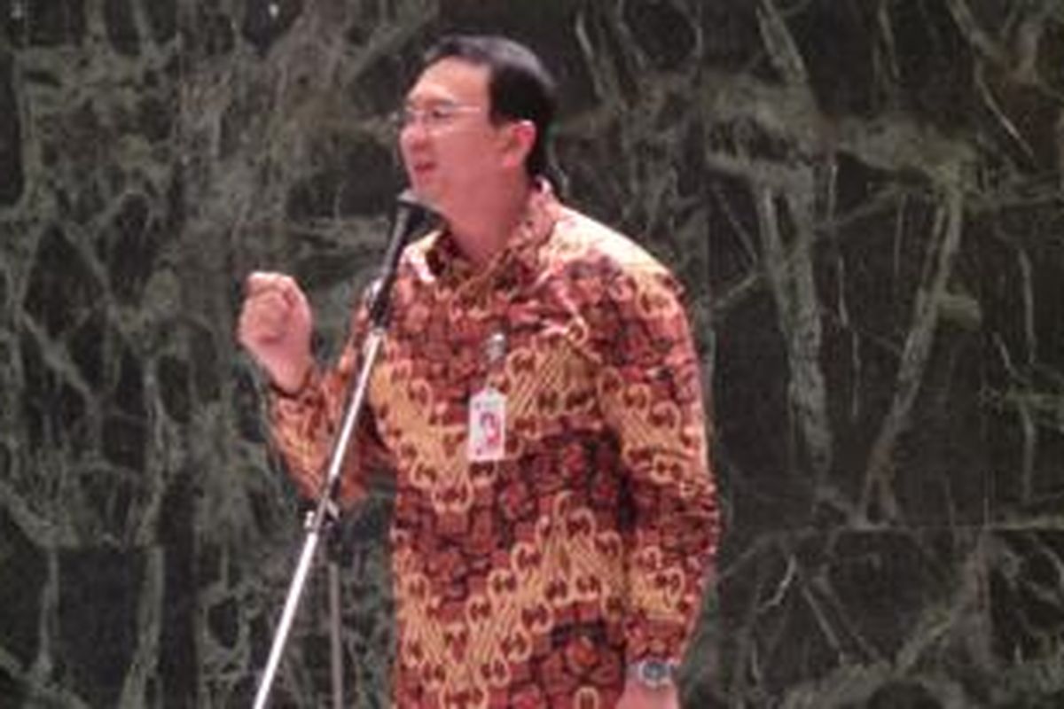 Gubernur DKI Jakarta Basuki Tjahaja Purnama saat menyampaikan sambutan dalam Halal Bihalal ?Pensiunan Pegawai Pemprov DKI Jakarta (Paguyuban Werdatama Jaya) di Balai Kota, Kamis (30/7/2015). 