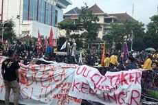 Demo Depan Kantor Gubernur Jateng, Massa Aksi Desak Mendag Lutfi Mundur dari Jabatan
