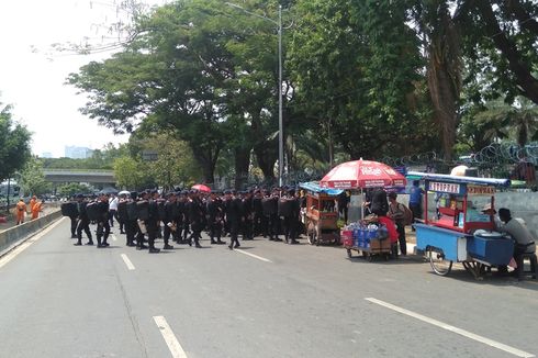 Sehari Jelang Pelantikan Presiden, Jalan Depan Gedung DPR Ditutup