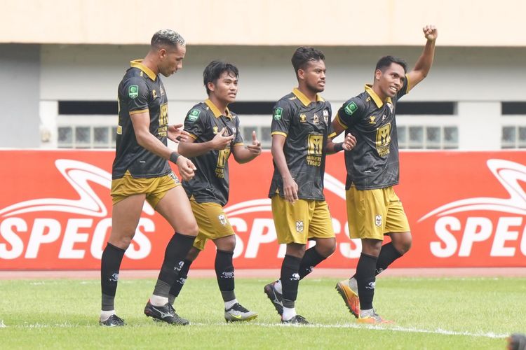 Malut United sukses mencatatkan kemenangan 2-1 kontra Persikab pada laga Liga 2 2023-2024 di Stadion Wibawa Mukti, Cikarang, Rabu (13/12/2023).