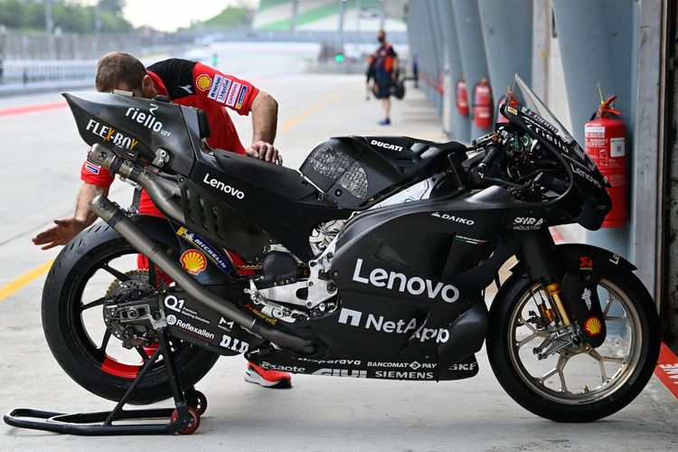 Desmosedici GP22 saat Shakedown Test MotoGP 2022 di Sirkuit Sepang.