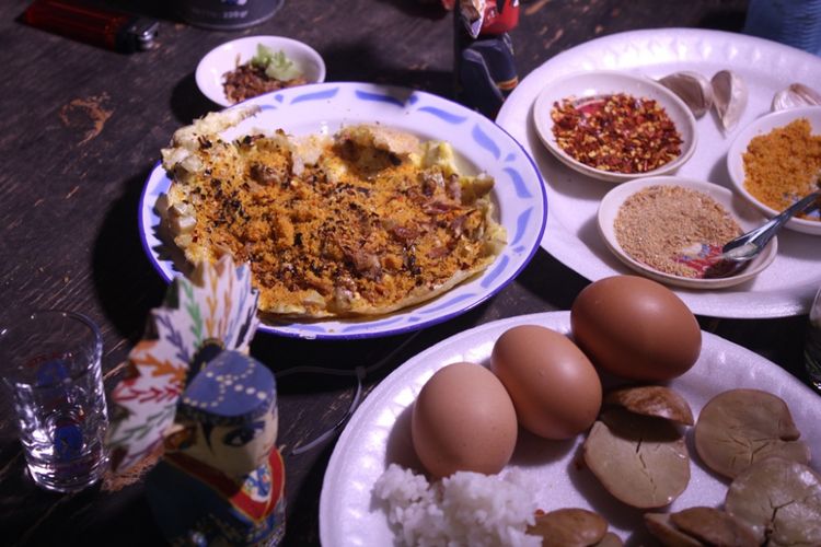 Salah satu kreasi lomba mengolah jengkol menjadi kerak telor khas Betawi, saat Festival Jengkol Indonesia 2017, 17-19 November 2017.