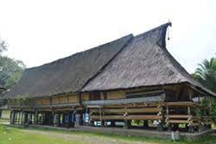 Ilustrasi rumah adat Sumatera Utara.