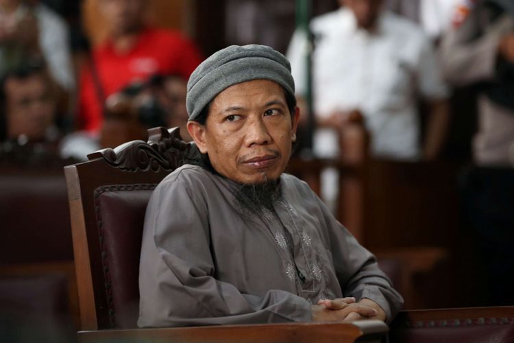 Terdakwa kasus teror bom Thamrin Aman Abdurrahman menjalani sidang di Pengadilan Negeri Jakarta Selatan, Jumat (18/5/2018). Ia dituntut hukuman mati oleh jaksa penuntut umum (JPU) karena dianggap sebagai pihak yang bertanggung jawab saat aksi teror di Jalan MH Thamrin, Jakarta Pusat, awal 2016.