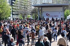 Kemeriahan "Flashmob" Tarian Tor-tor Goyang Outdoor Festival Indonesia di Melbourne