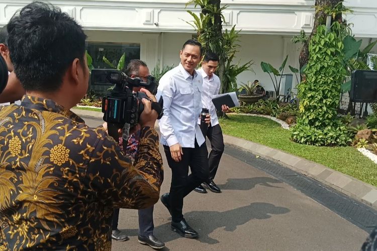 Jokowi Kumpulkan Menteri di Istana Bahas soal Satgas Sawit