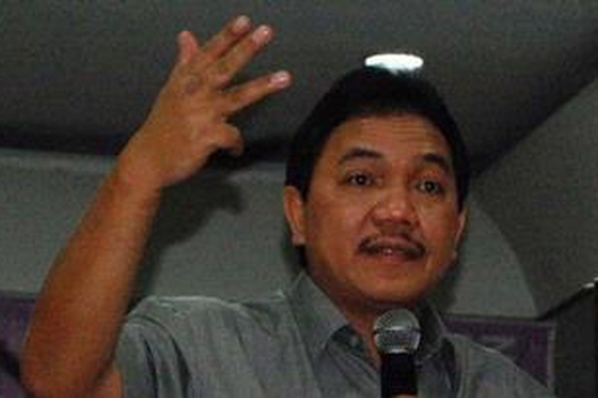 Achsanul Qosasi, Anggota DPR RI yang pernah mencalonkan ketua Umum PSSI versi KPSI. Sabtu (9/6/2012)