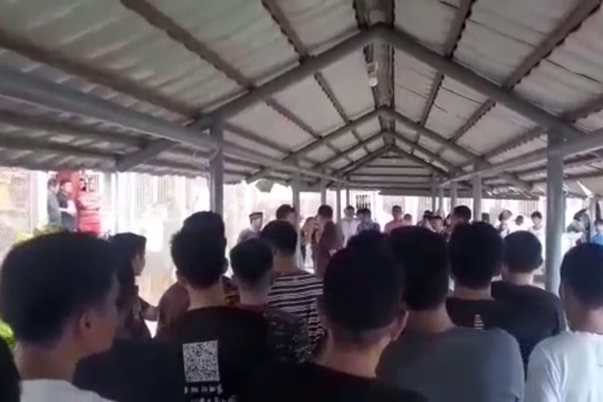 Diduga Lakukan Pungli, Kalapas Parepare Didemo Warga Binaan