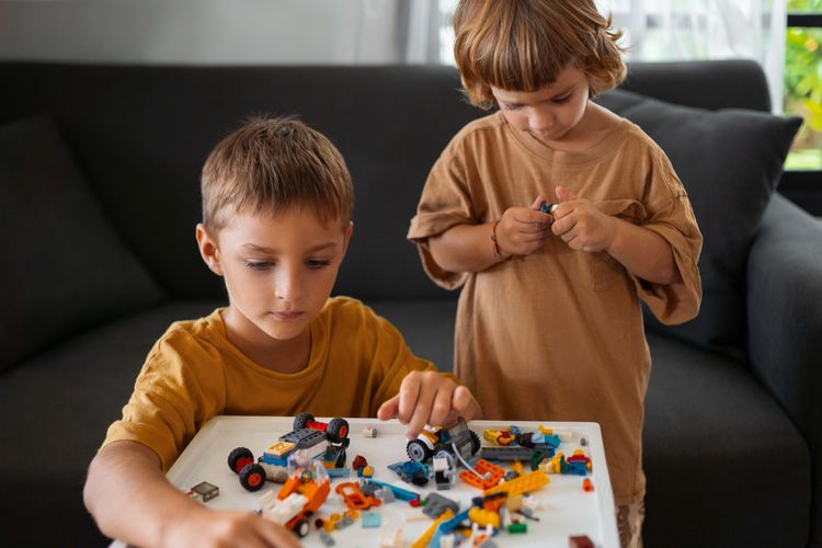 Ilustrasi anak bermain.