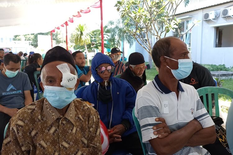 Suasana kegiatan operasi katarak oleh DKK Kompas di Lombok Timur, Minggu (31/7/2022)