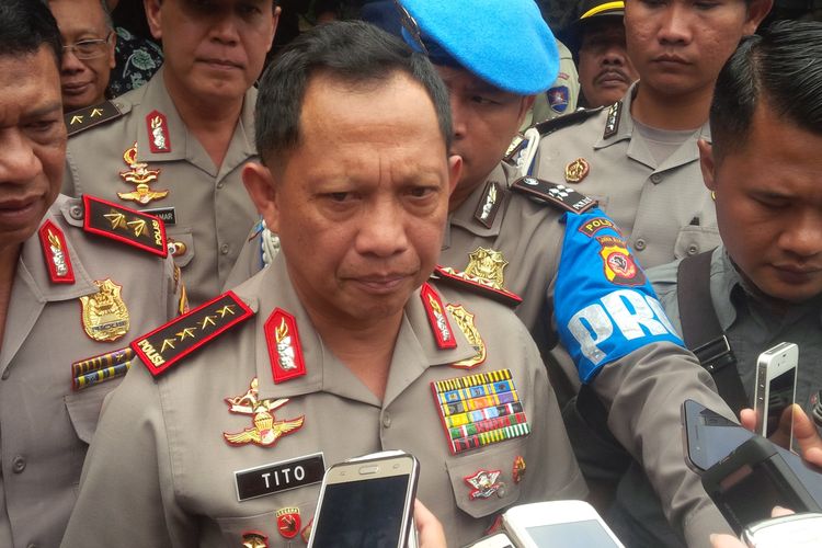 Kepala Kepolisian RI Jenderal Tito Karnavian seusai mengisi kuliah umum  dengan tema Tantangan Kebhinekaan Dalam Era Demokrasi dan Globalisasi di Institut Teknologi Bandung (ITB), Jalan Ganesha, Kota Bandung, Rabu (8/3/2017).